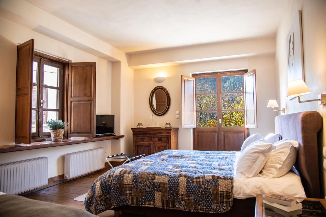 Hotel Epoches Karpenísion Zewnętrze zdjęcie