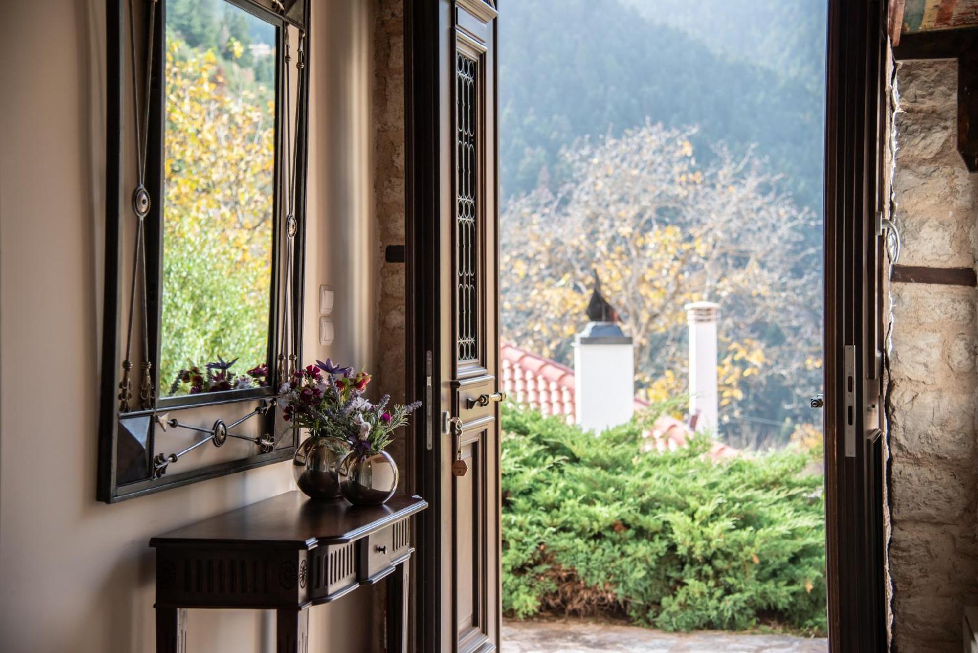 Hotel Epoches Karpenísion Zewnętrze zdjęcie