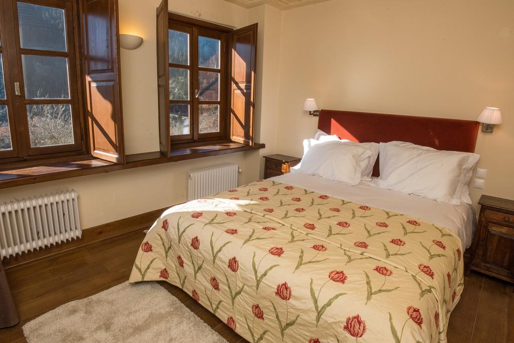 Hotel Epoches Karpenísion Zewnętrze zdjęcie