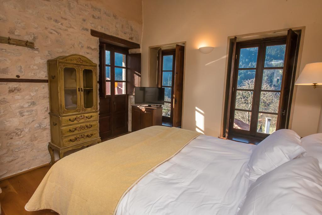 Hotel Epoches Karpenísion Zewnętrze zdjęcie