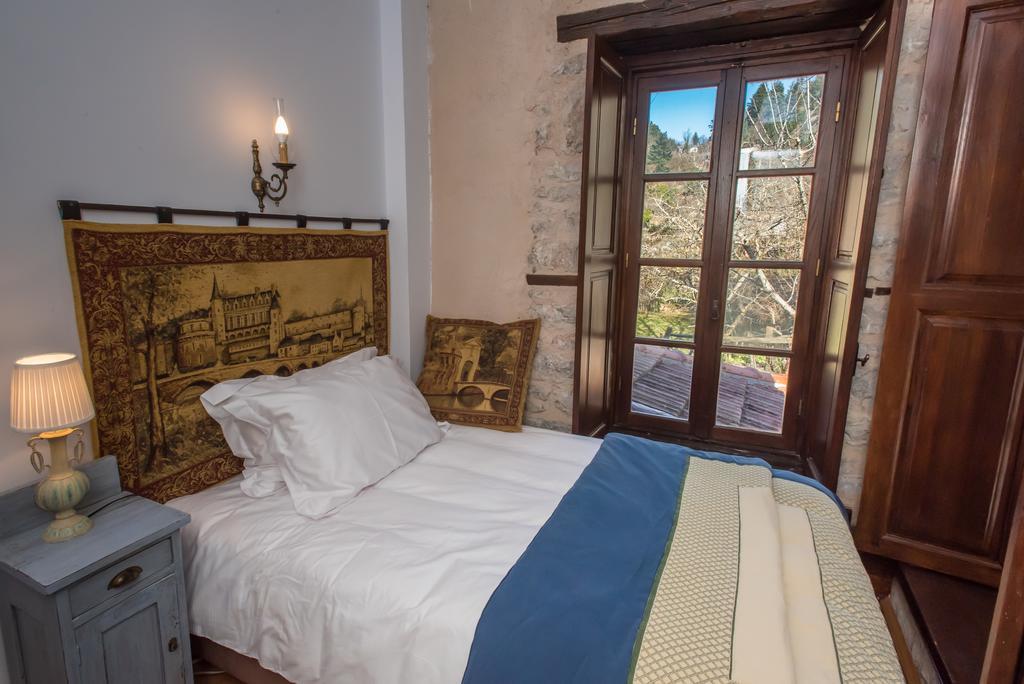 Hotel Epoches Karpenísion Zewnętrze zdjęcie