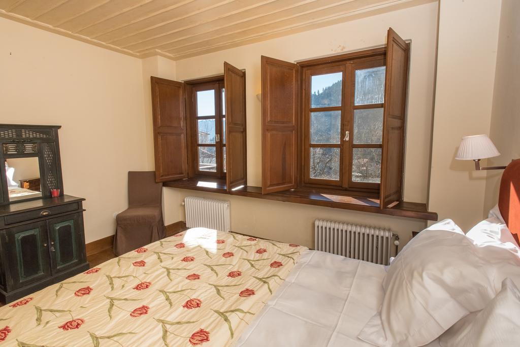 Hotel Epoches Karpenísion Zewnętrze zdjęcie