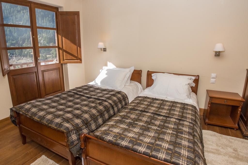 Hotel Epoches Karpenísion Zewnętrze zdjęcie