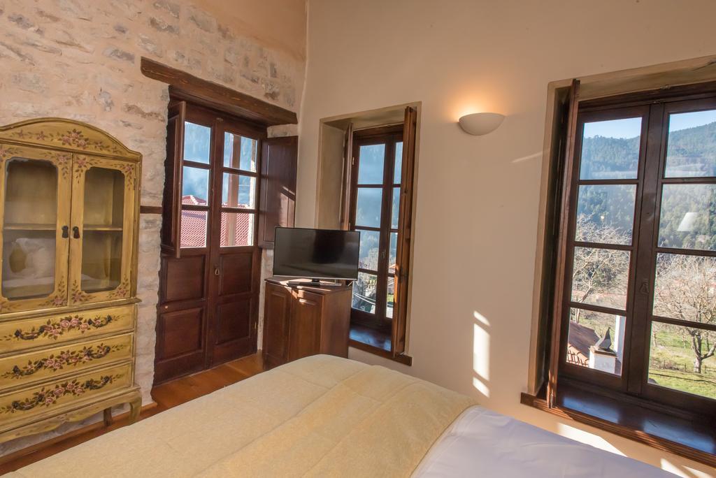 Hotel Epoches Karpenísion Zewnętrze zdjęcie