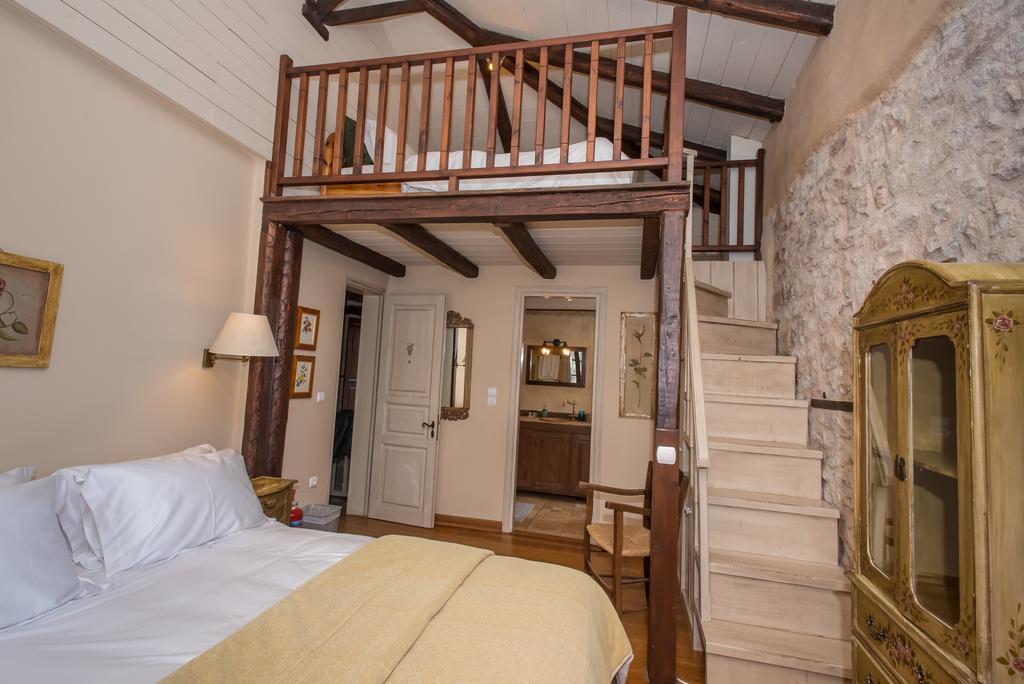 Hotel Epoches Karpenísion Zewnętrze zdjęcie