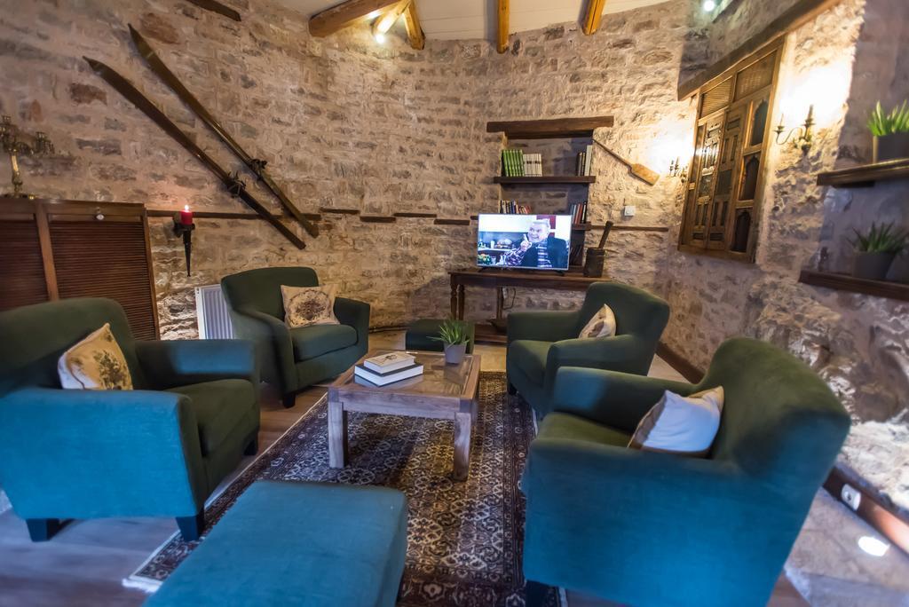 Hotel Epoches Karpenísion Zewnętrze zdjęcie