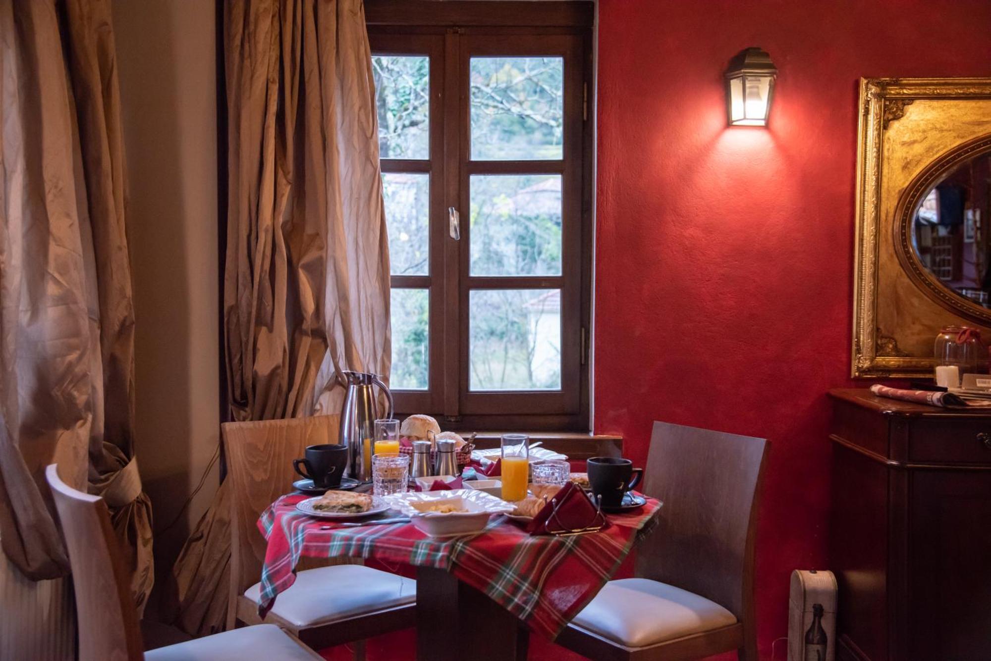 Hotel Epoches Karpenísion Zewnętrze zdjęcie