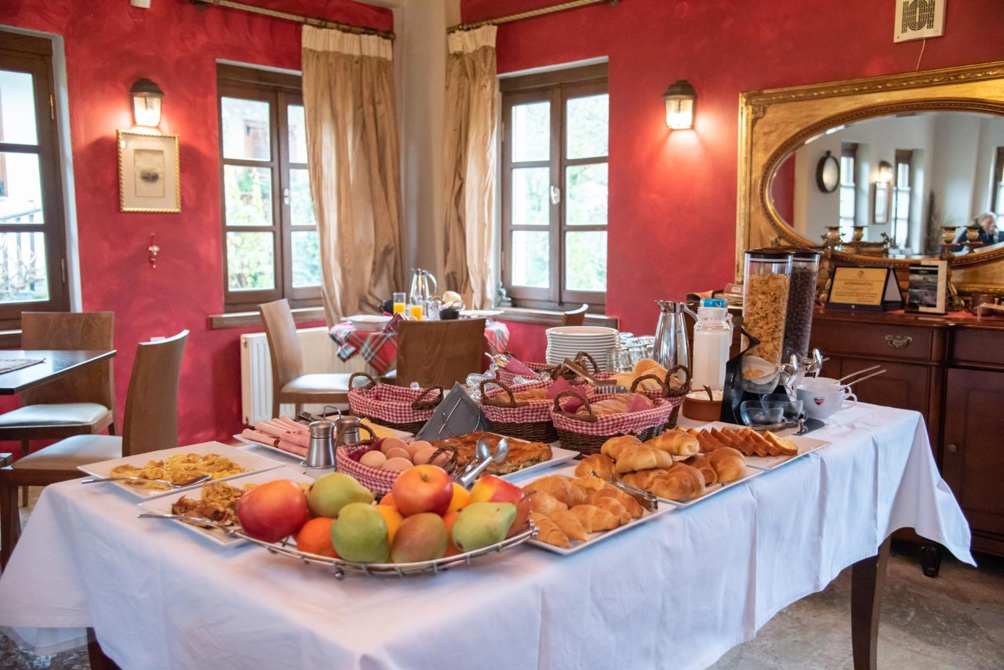 Hotel Epoches Karpenísion Zewnętrze zdjęcie