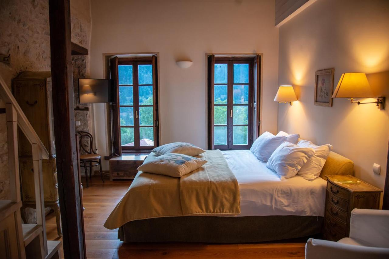 Hotel Epoches Karpenísion Zewnętrze zdjęcie