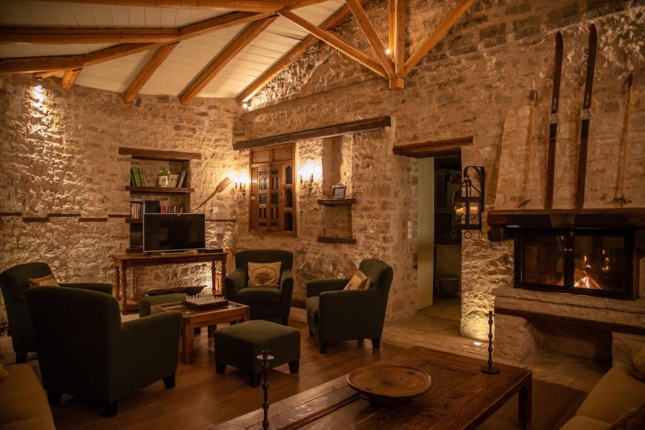 Hotel Epoches Karpenísion Zewnętrze zdjęcie